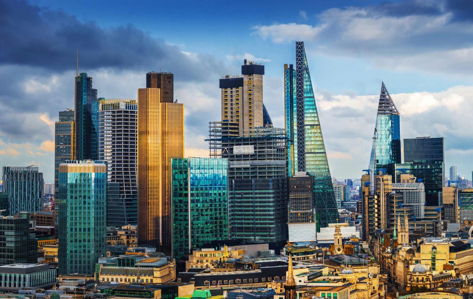 Panoramic of the City of London Canary Wharf skyline